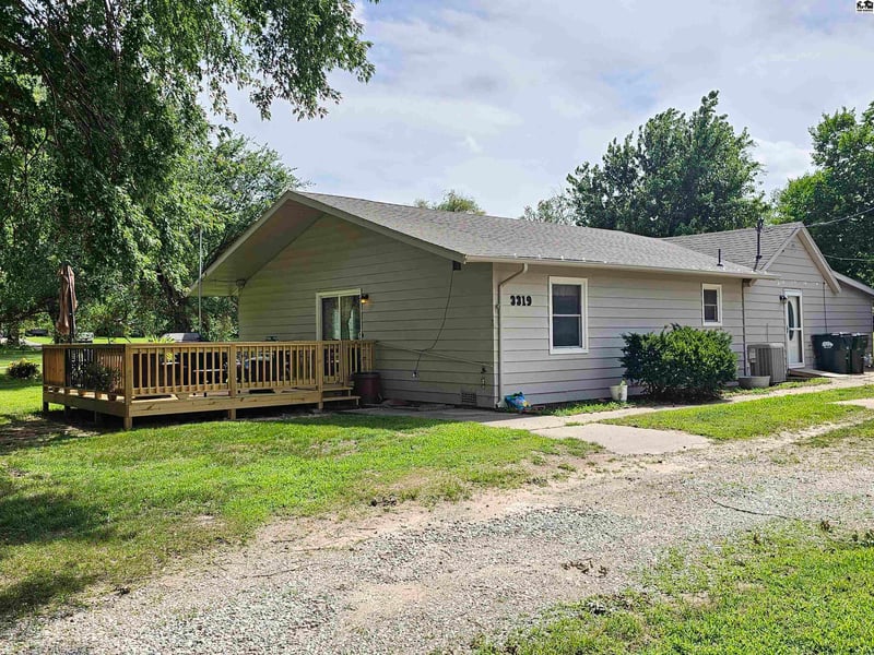 3319 69th Ave, Hutchinson, KS 67502