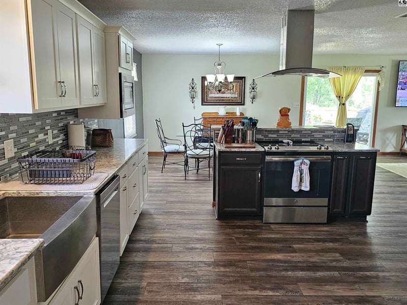 3319 69th Ave, Hutchinson, KS 67502