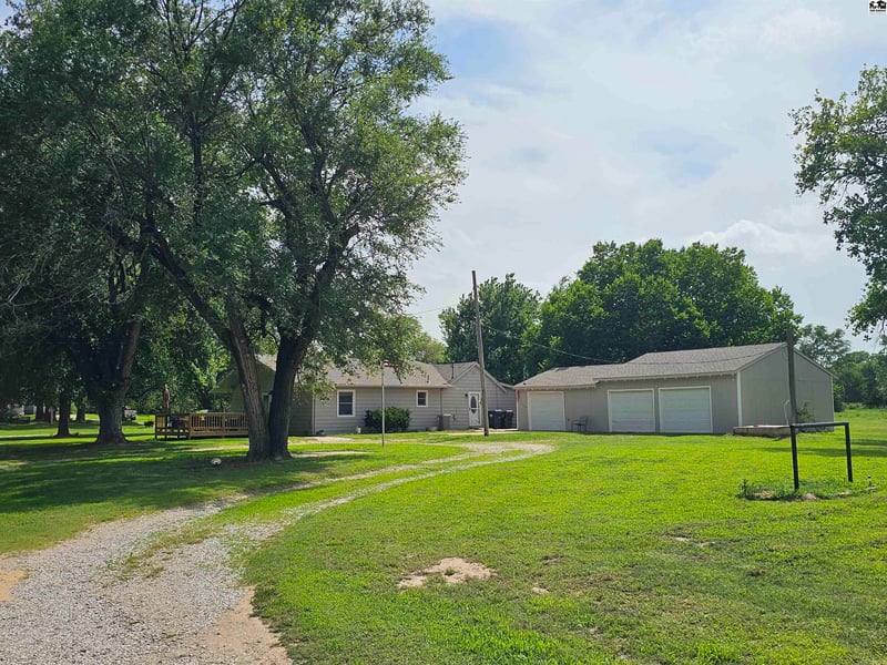3319 69th Ave, Hutchinson, KS 67502