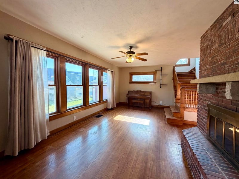 2011 Main St, Hutchinson, KS 67502