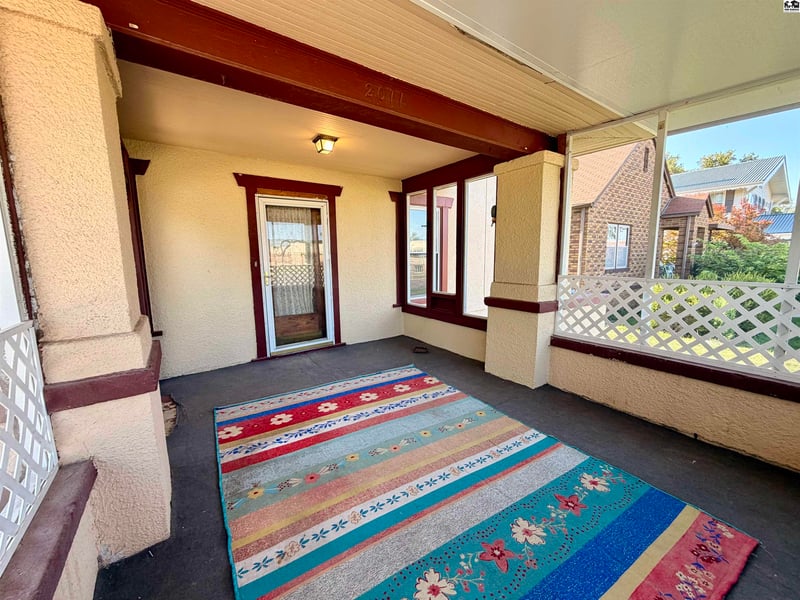 2011 Main St, Hutchinson, KS 67502