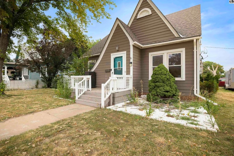 720 S Grand Ave, Lyons, KS 67554