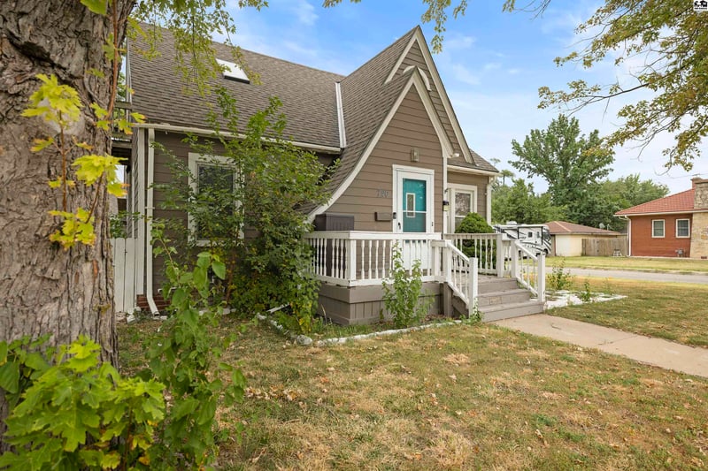 720 S Grand Ave, Lyons, KS 67554