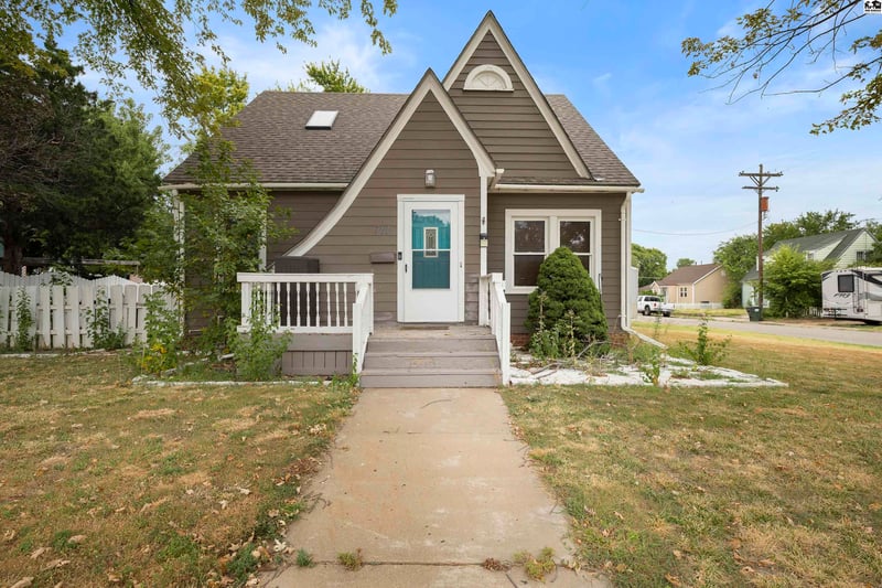 720 S Grand Ave, Lyons, KS 67554