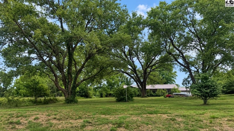2715 95th Ave, Hutchinson, KS 67502