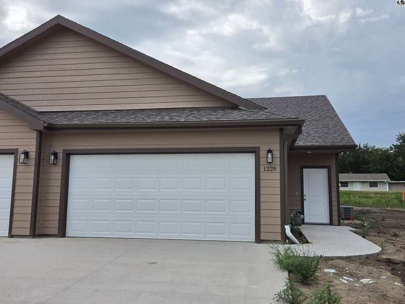 1229 Lindbergh Ln, Salina, KS 67401