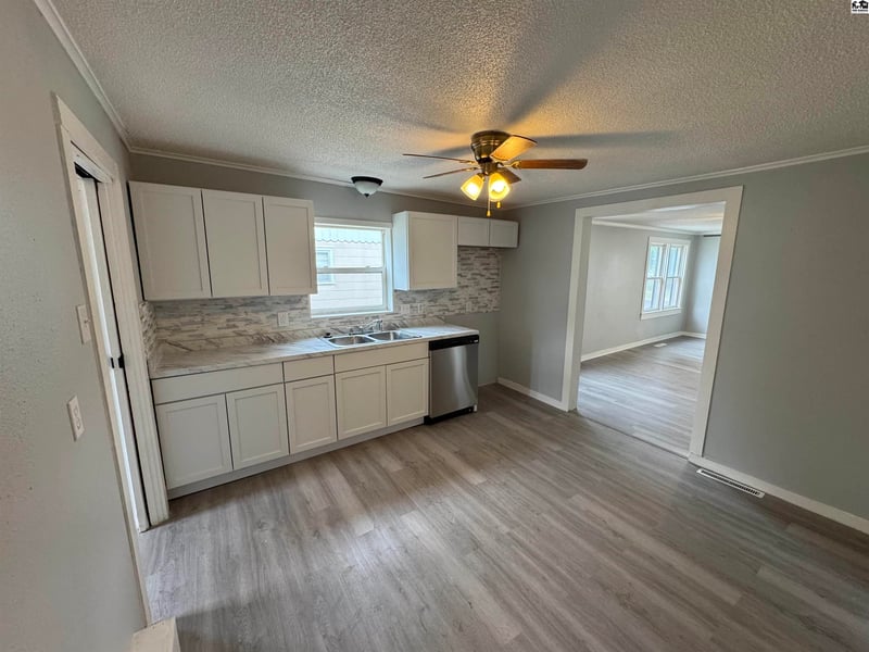 839 Wheeler St, Mcpherson, KS 67460