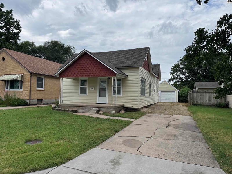 839 Wheeler St, Mcpherson, KS 67460