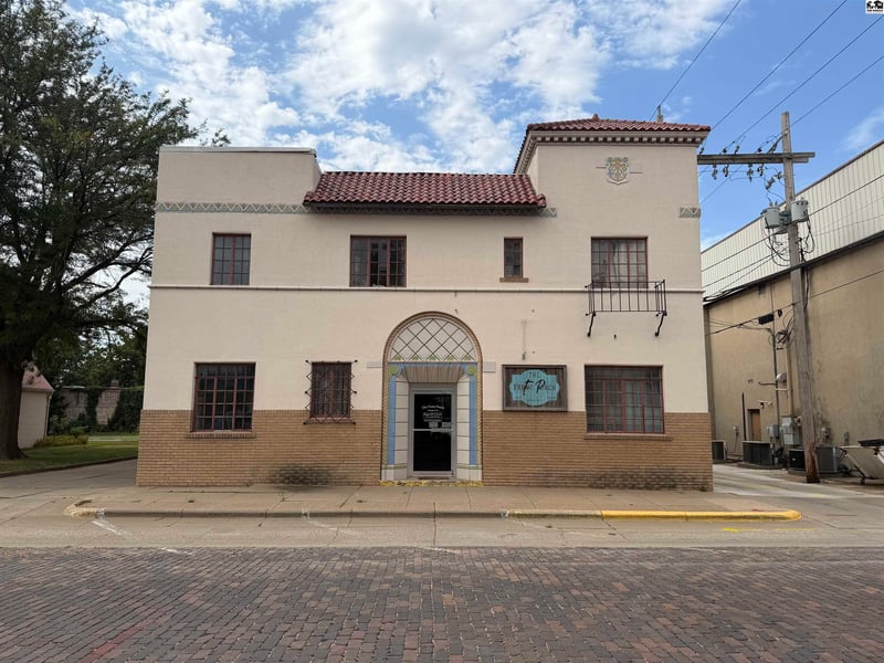 115 4th St, Pratt, KS 67124