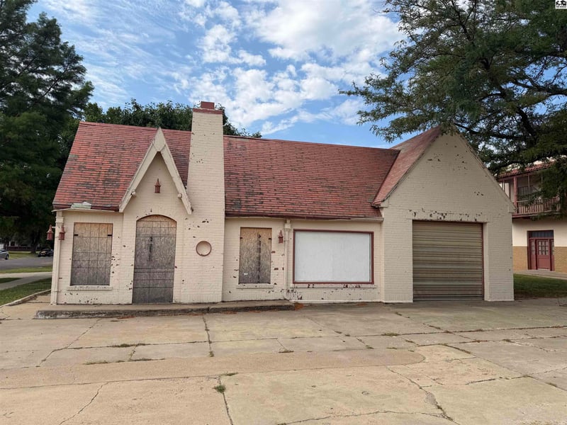 115 4th St, Pratt, KS 67124