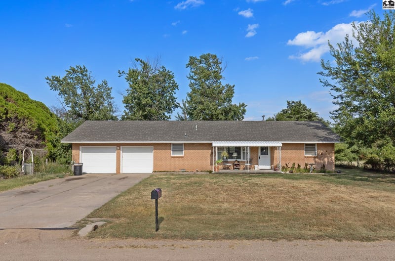 2610 St Elmo Dr, Hutchinson, KS 67502