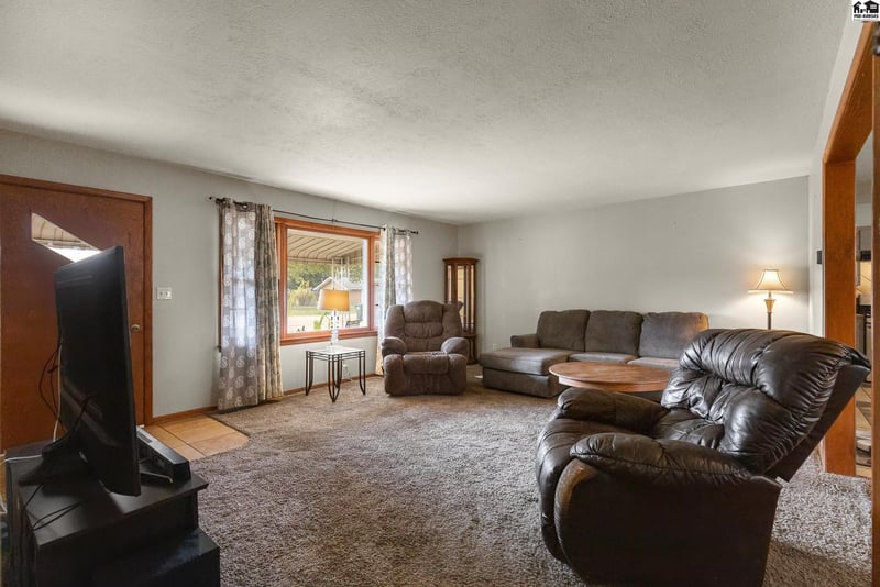 2610 St Elmo Dr, Hutchinson, KS 67502
