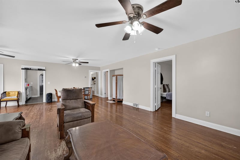2321 Monroe St, Hutchinson, KS 67502