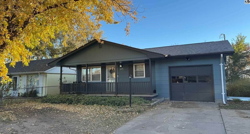 915 College Ln, Hutchinson, KS 67501