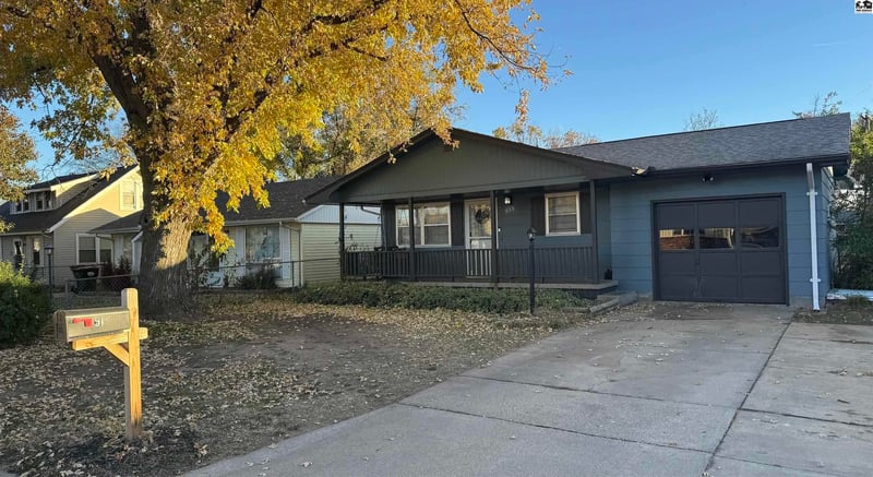 915 College Ln, Hutchinson, KS 67501