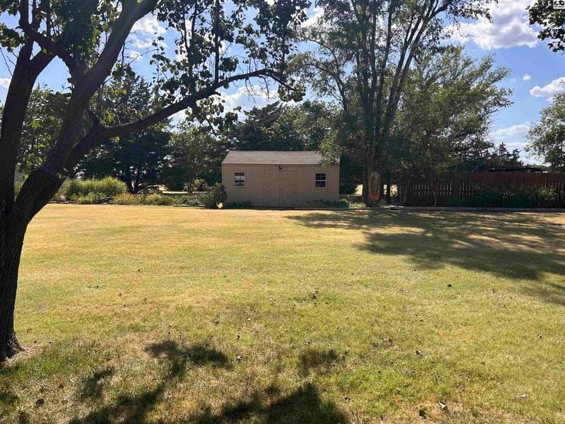 510 Jay St, Lyons, KS 67554
