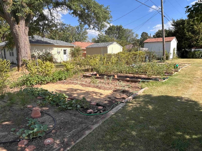 510 Jay St, Lyons, KS 67554