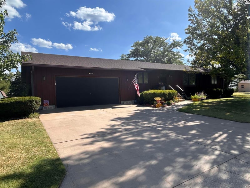 510 Jay St, Lyons, KS 67554