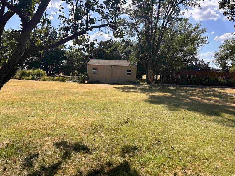 510 Jay St, Lyons, KS 67554