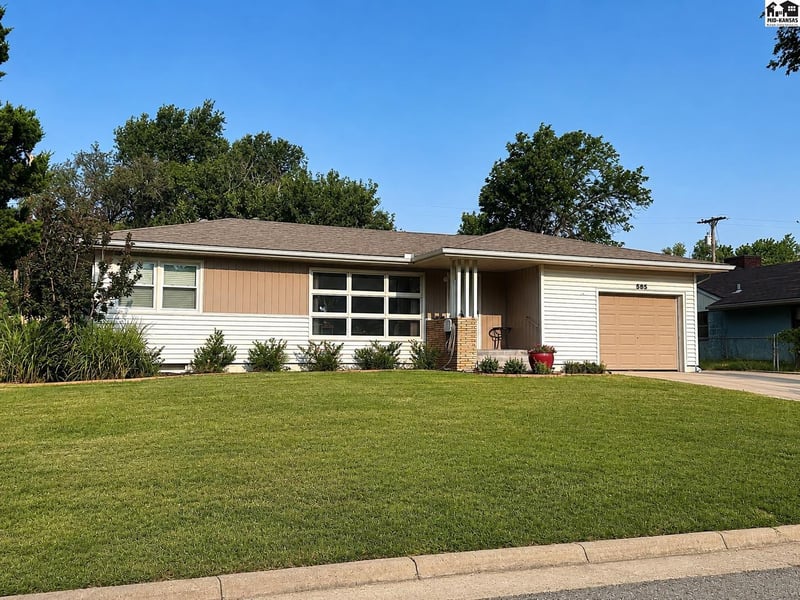 585 Belmont Rd, Pratt, KS 67124