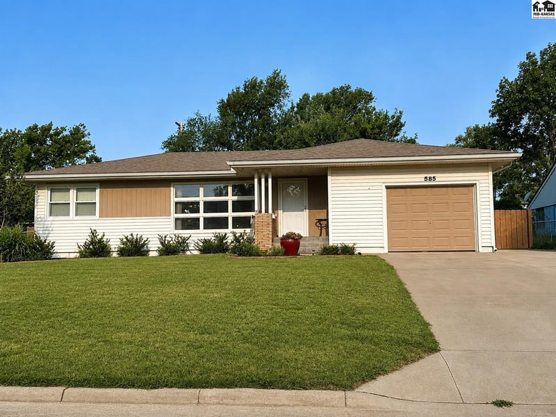585 Belmont Rd, Pratt, KS 67124
