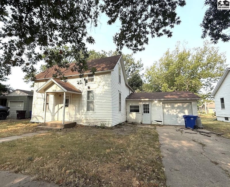 305 Locust St, Inman, KS 67546