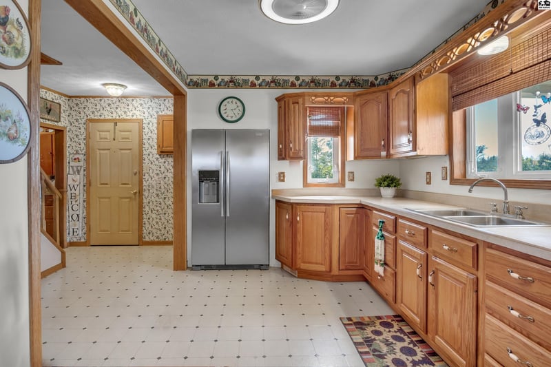 2234 22nd Ave, Galva, KS 67443