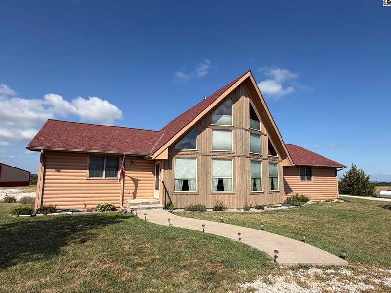 2211 14th Ave, Lindsborg, KS 67456
