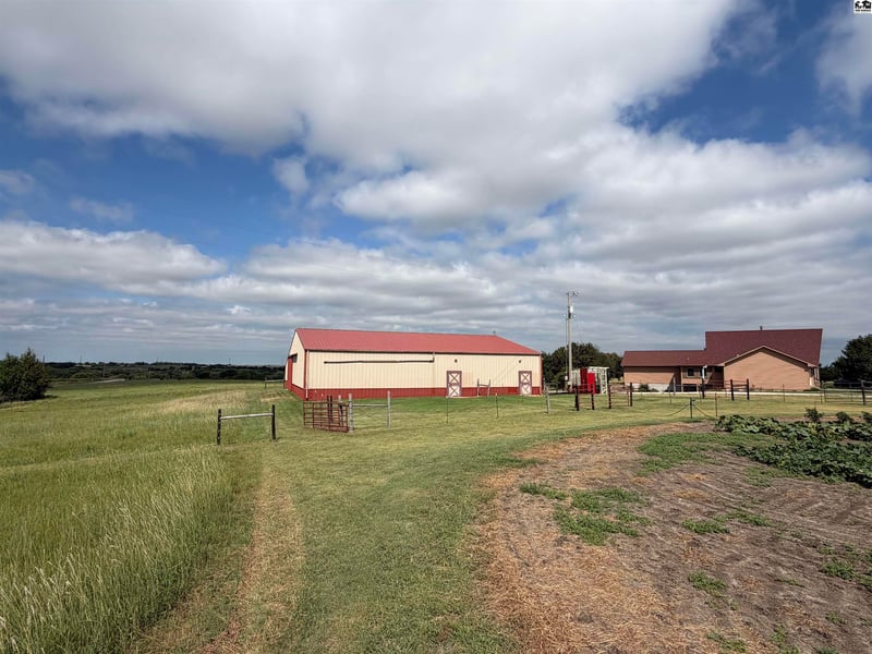2211 14th Ave, Lindsborg, KS 67456