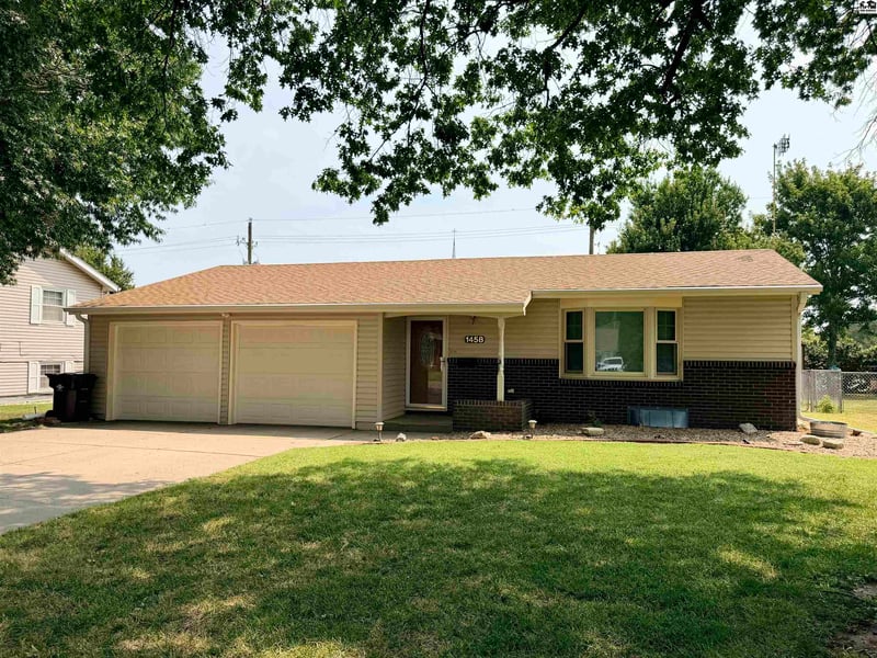 1458 Maple St, Mcpherson, KS 67460