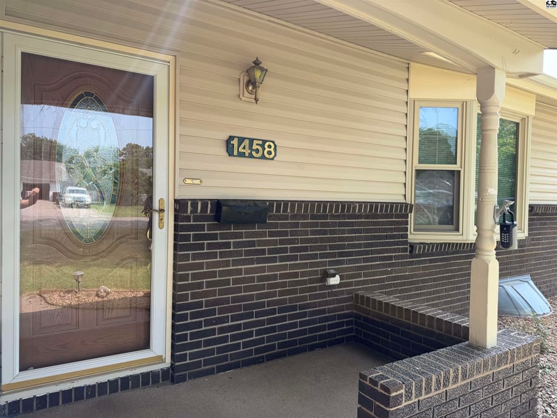 1458 Maple St, Mcpherson, KS 67460
