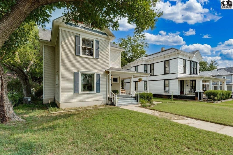214 6th Ave, Hutchinson, KS 67501