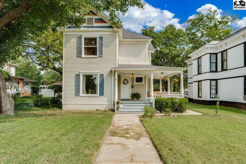 214 6th Ave, Hutchinson, KS 67501