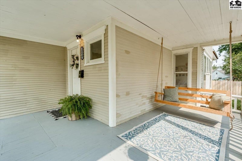 214 6th Ave, Hutchinson, KS 67501