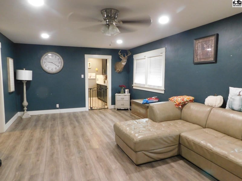 413 Hendricks St, Hutchinson, KS 67501