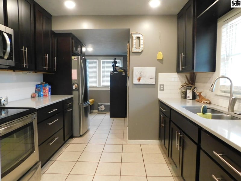 413 Hendricks St, Hutchinson, KS 67501