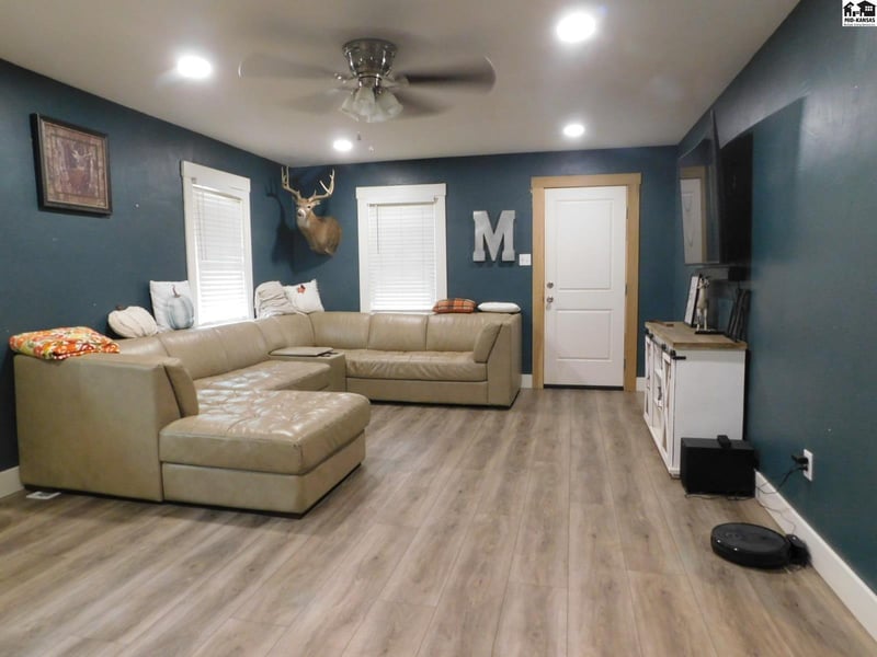 413 Hendricks St, Hutchinson, KS 67501