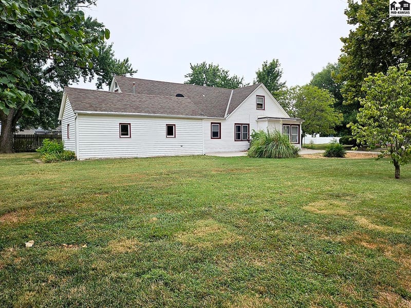 452 Maxwell St, Mcpherson, KS 67460