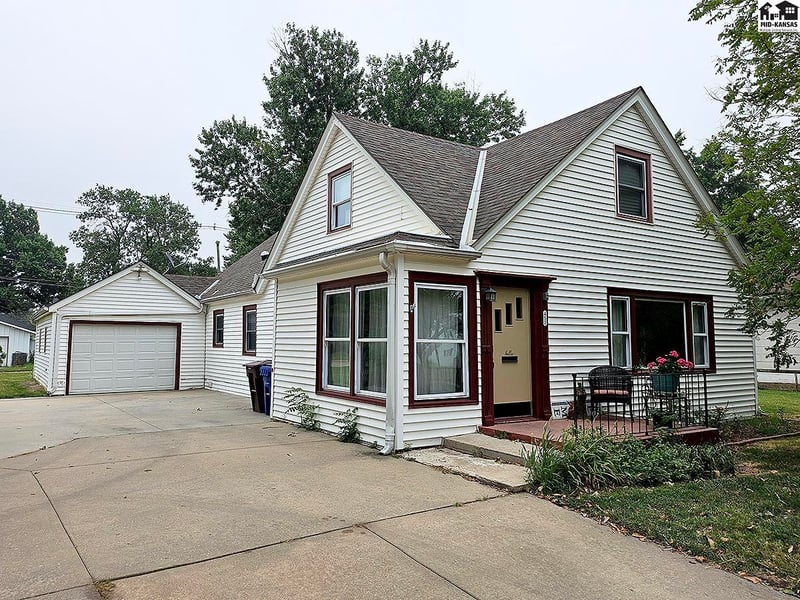 452 Maxwell St, Mcpherson, KS 67460