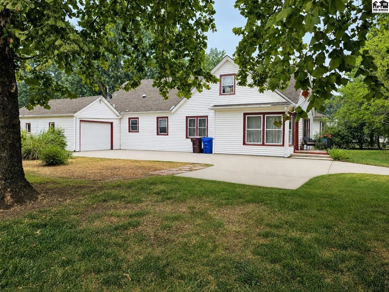 452 N Maxwell St, Mcpherson, KS 67460