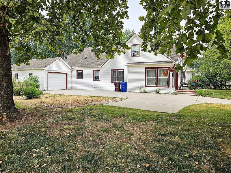 452 Maxwell St, Mcpherson, KS 67460