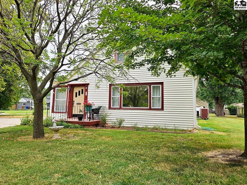 452 Maxwell St, Mcpherson, KS 67460