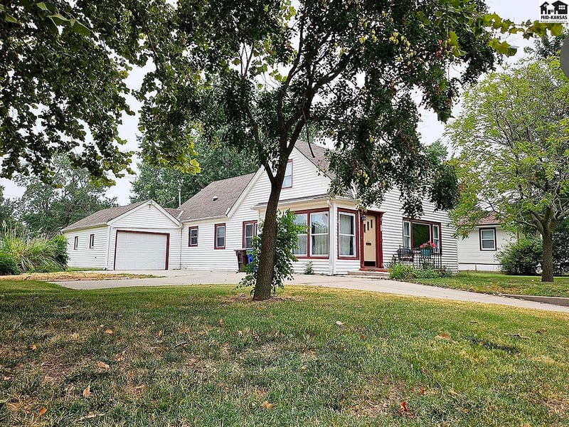 452 Maxwell St, Mcpherson, KS 67460
