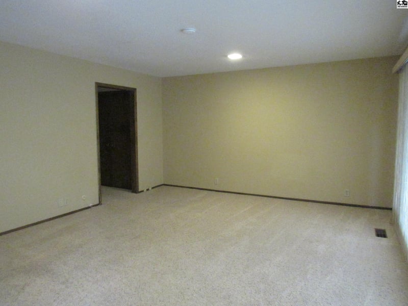 3105 Nutmeg , Hutchinson, KS 67502