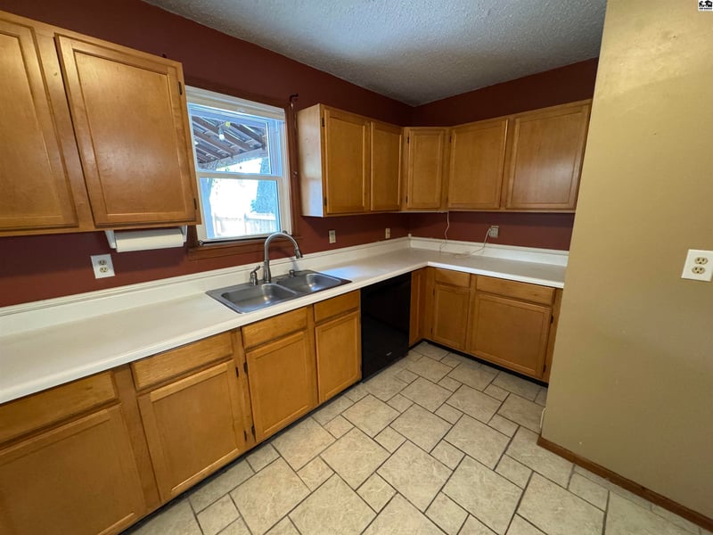 406 Elm St, Mcpherson, KS 67460
