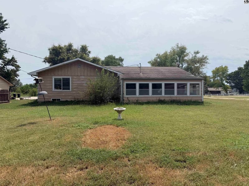 2906 17th Ave, Hutchinson, KS 67501