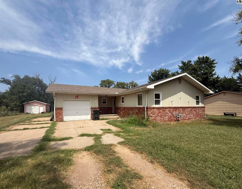 2906 17th Ave, Hutchinson, KS 67501
