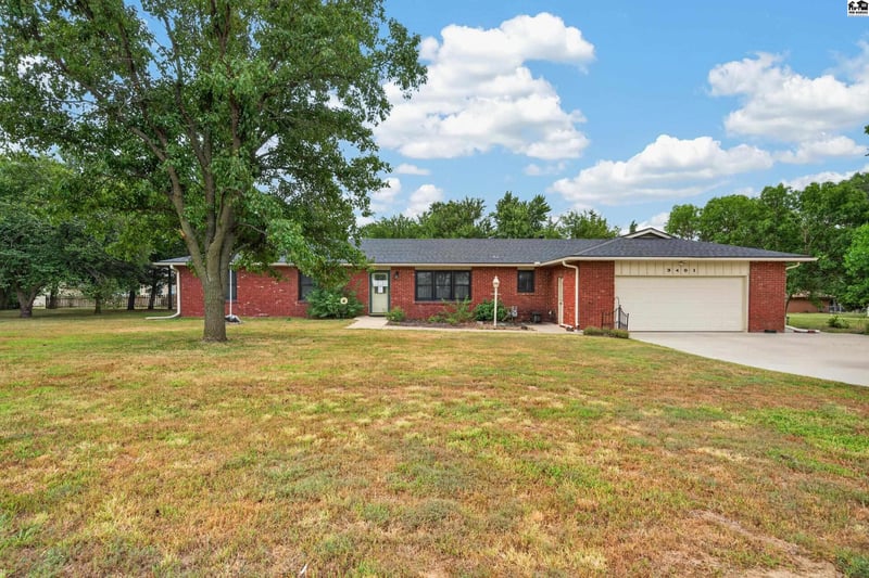 3401 30th Ave, Hutchinson, KS 67502