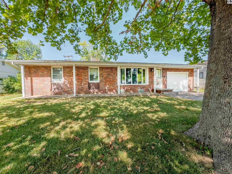 43 Meadowlark Ln, Hutchinson, KS 67502