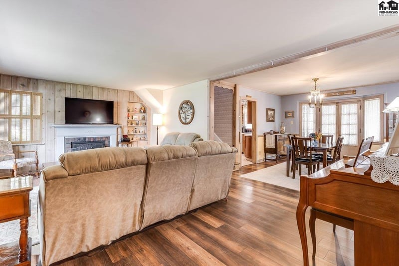 2110 Adams St, Hutchinson, KS 67502